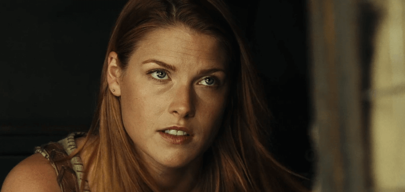 Ali Larter Claire Redfield looking at Alice