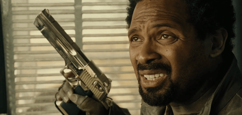Mike Epps with a deagle in Extinction