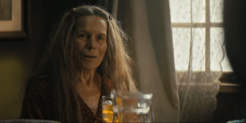 Alice Krige as Ginny in an old house in Texas Chainsaw Massacre.