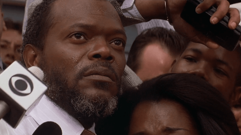 Samuel L Jackson as Carl Lee Hailey being surrounded by reported and microphones.